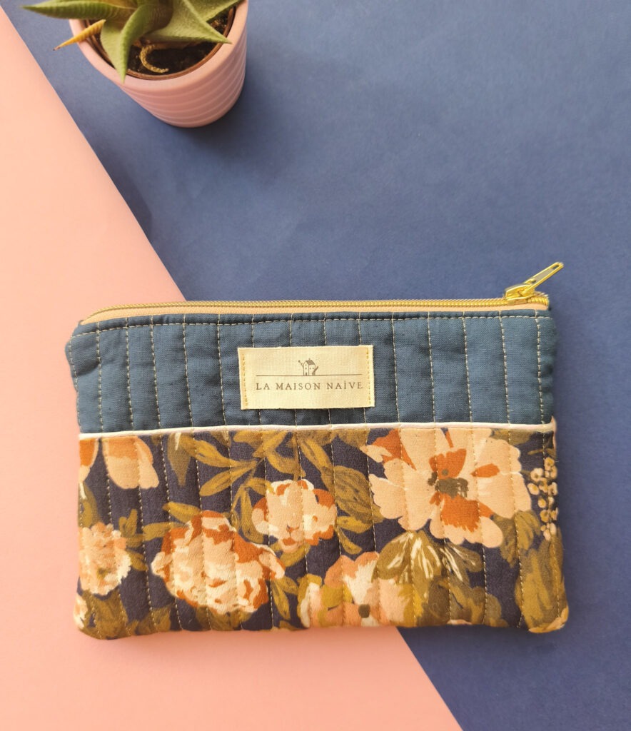 Pochette fleurie bleue La Maison Naïve