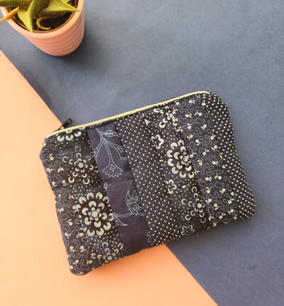 Pochette patch bleue - taille moyenne