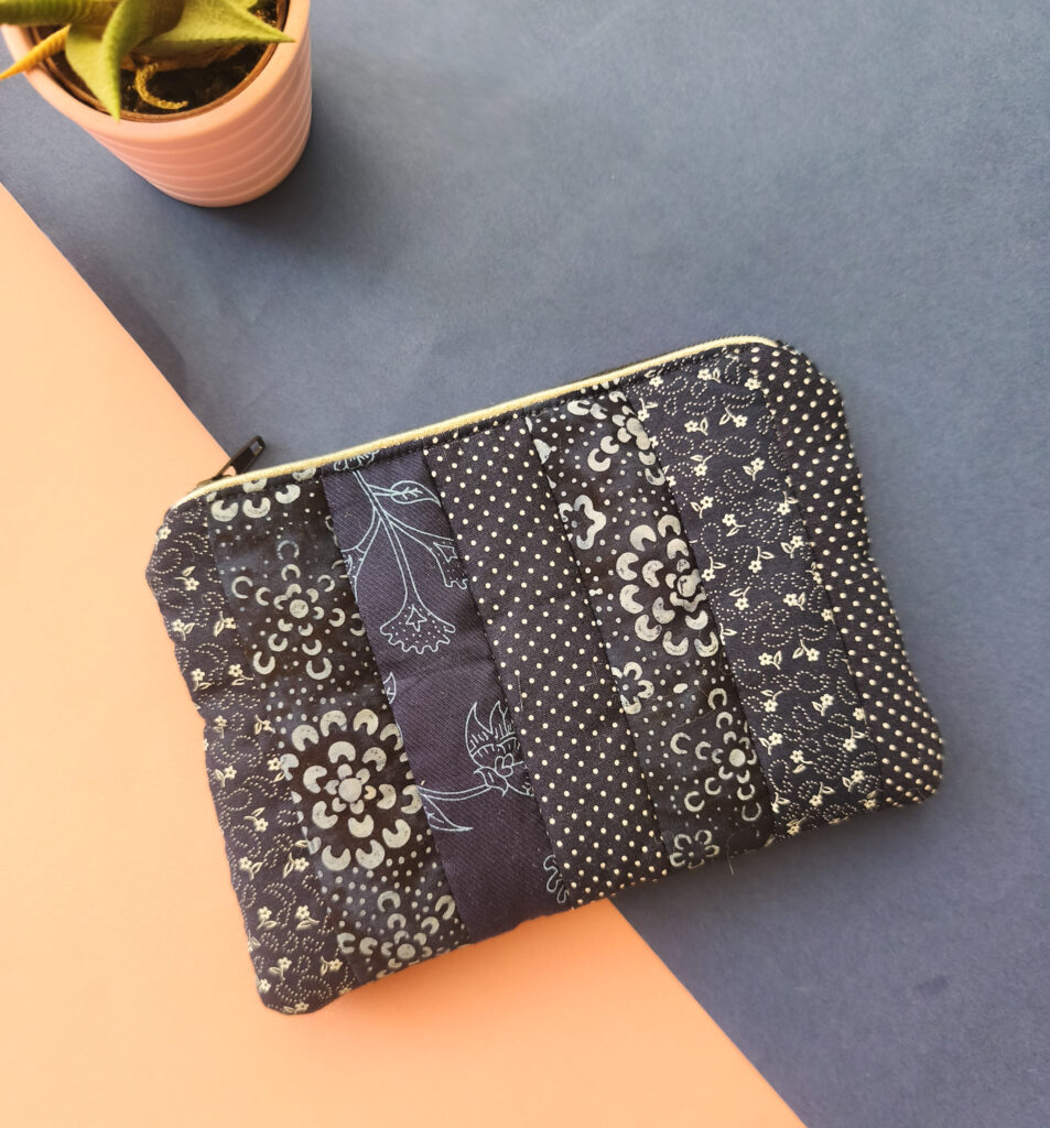 Pochette patch bleue - taille moyenne