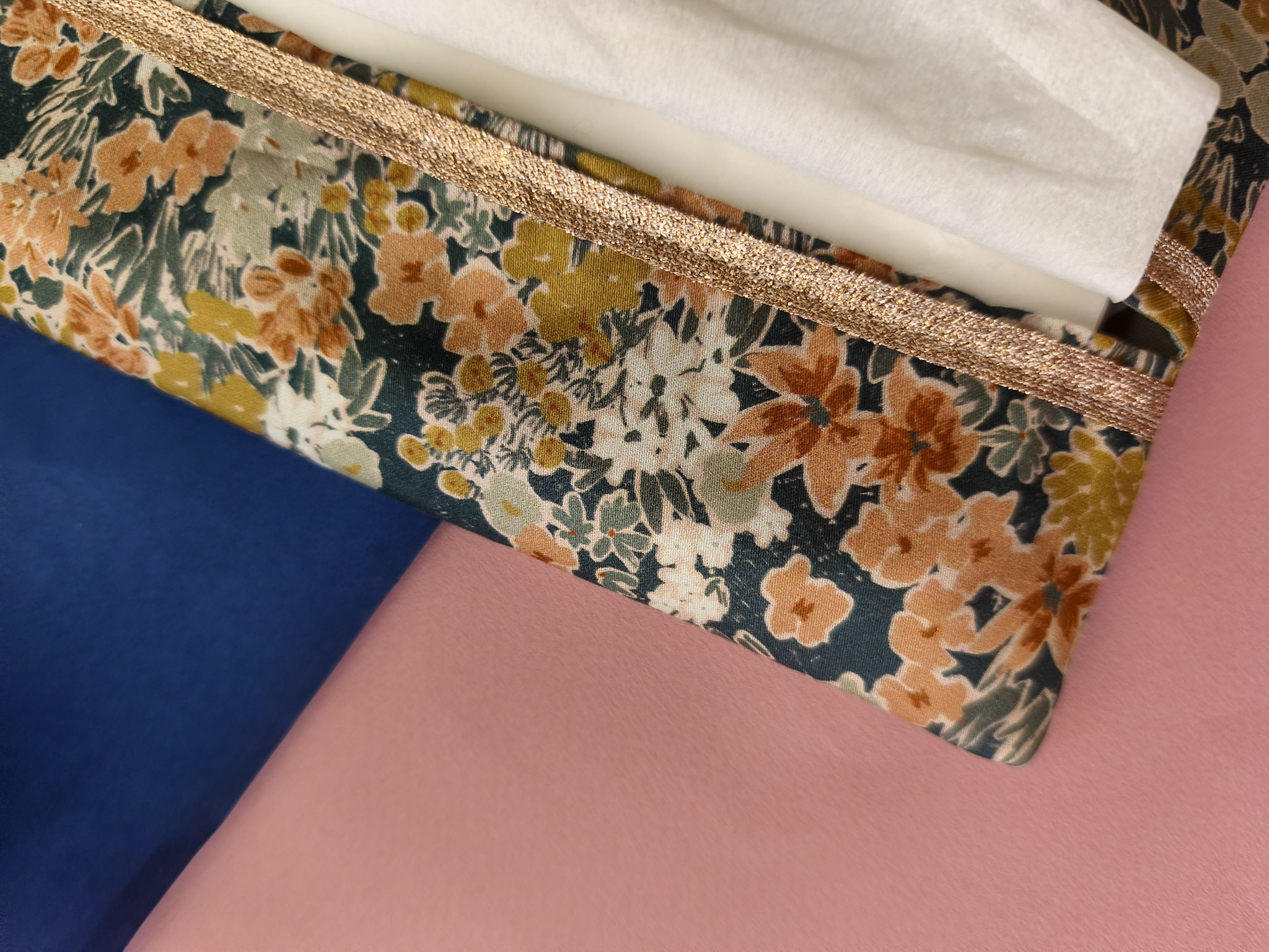 Distributeur de mouchoirs en tissu fleuri La Maison Naïve – Image 2